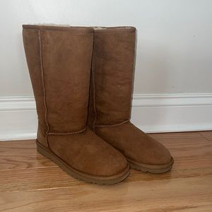 UGGS - Tall - Chestnut - Size 6